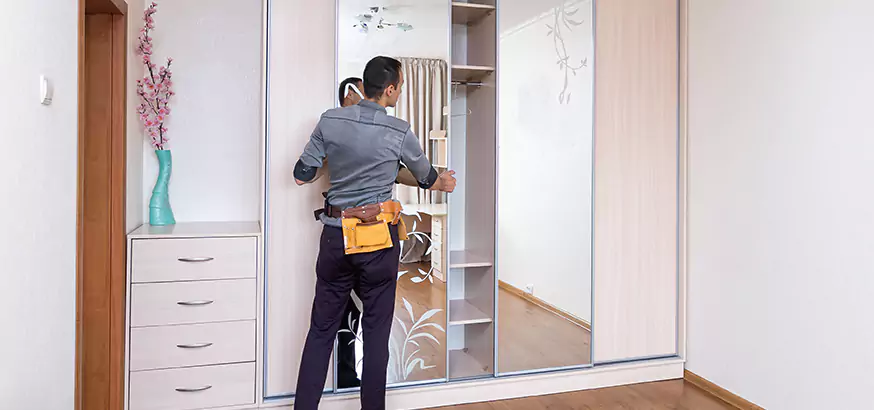 Best Closet Door Mirror Repair in Alafaya, FL