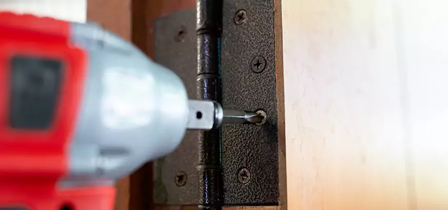 Mobile Home Door Hinge Replacement in Alafaya