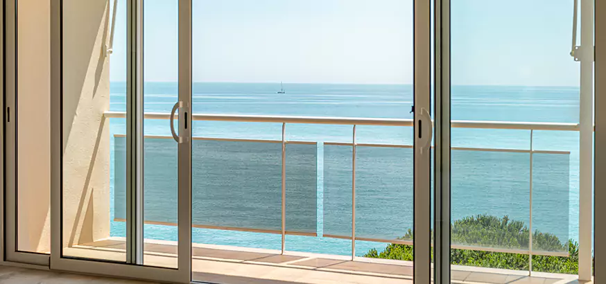 How Our Balcony Door Glass Repair Process Works in Alafaya, FL?