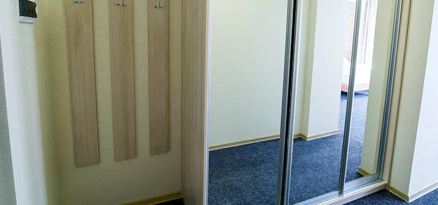 Top Rated Closet Door Mirror Repair in Alafaya, FL