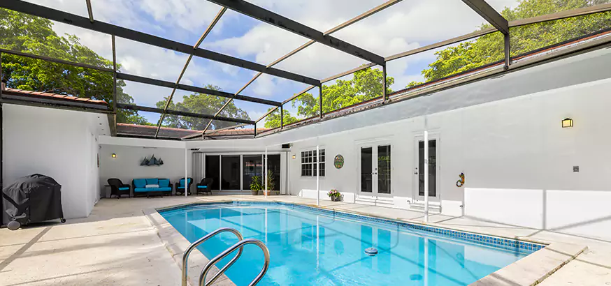 How Our Pool Enclosure Mesh Repair Process Works in Alafaya, FL?