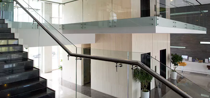 How Our Railing Glass Replacement Process Works in Alafaya, FL?
