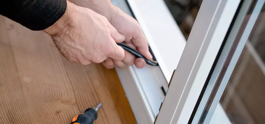 How Our Ret retractable Screen Repair Process Works in Alafaya, FL?