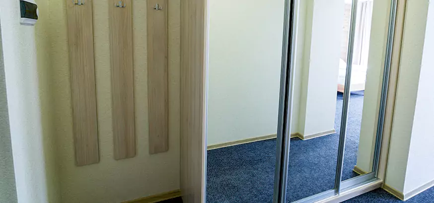 How Our Sliding Mirror Door Replacement Process Works in Alafaya, FL?
